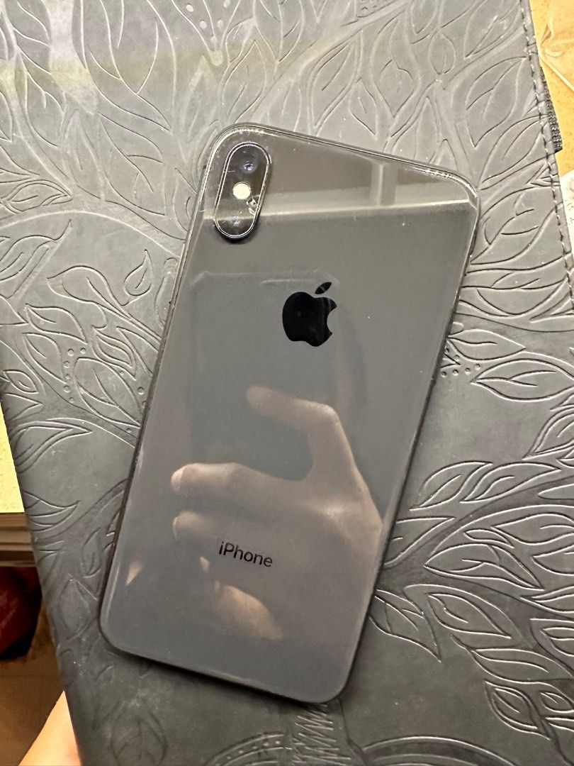 iPhone X 64GB Space Grey (Category: iPhone X Series) located in Taguig. Submitted by misskyleee (Listing ID 1204122894, Image 1). Description: Finish: 98% smooth, smooth edges Globe locked Issues: - FaceID needs repair - crack in camera but no effect in photos. see sample photos taken from this phone. I took those photos myself :) - Battery Health: service, max capacity at 77% RFS: upgrade.