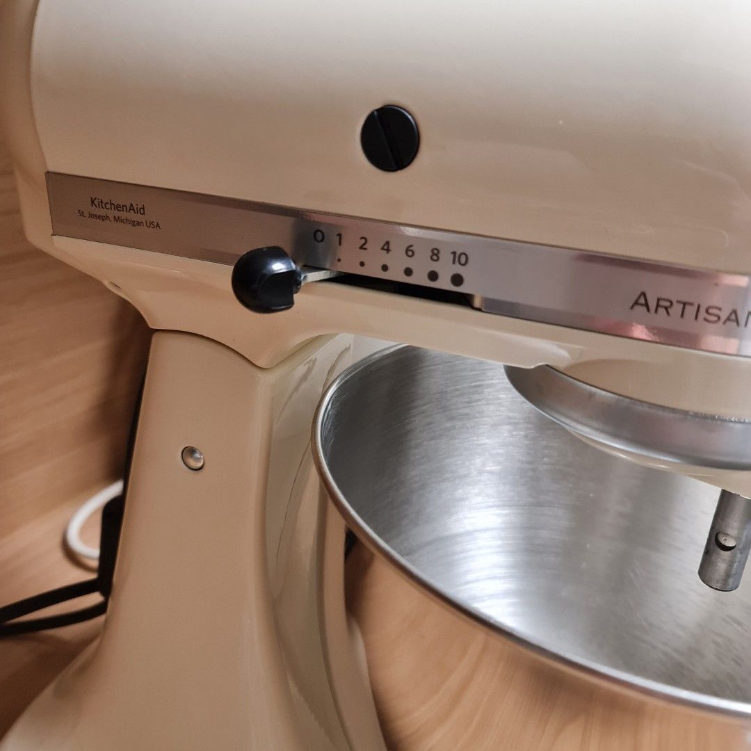 Kitchenaid mixer 4.8l KSM125B CREAM COLOR, TV & Home Appliances