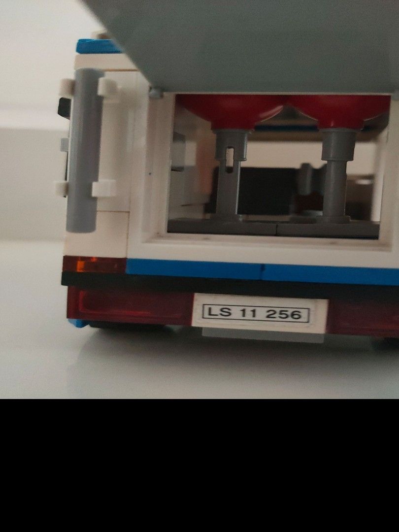 Lego 70806 & 70811 LEGO Movie 1 Castle Cavalry + Flying Flusher, Hobbies & Toys, Toys & Games on 