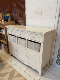 Lemari shabby