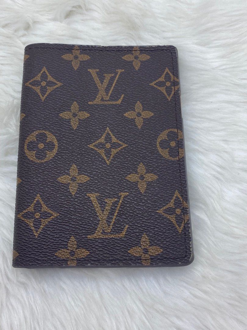 LV PASSPORT HOLDER ❤️ (Category: Luxury Bags & Wallets) located in Bacolod City. Submitted by chuchaystuffs (Listing ID 1204150873, Image 1). Description: Signs of use only wla po ako mkitang code po.