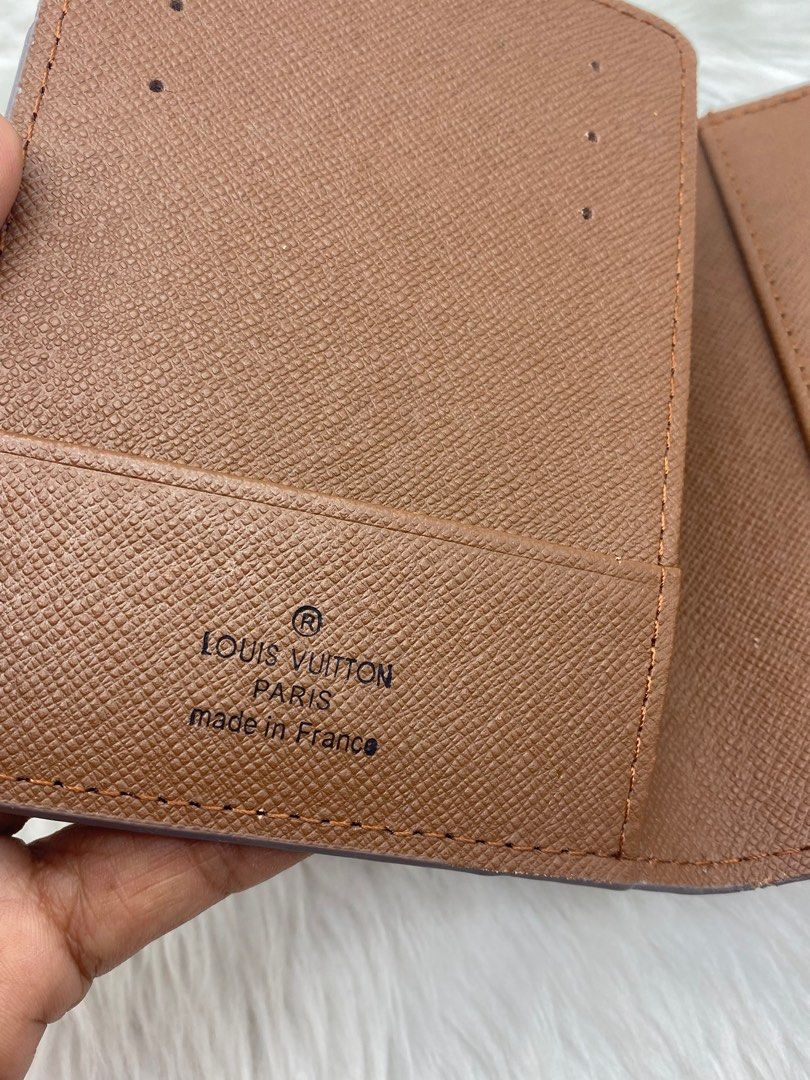 LV PASSPORT HOLDER ❤️ (Category: Luxury Bags & Wallets) located in Bacolod City. Submitted by chuchaystuffs (Listing ID 1204150873, Image 3). Description: Signs of use only wla po ako mkitang code po.