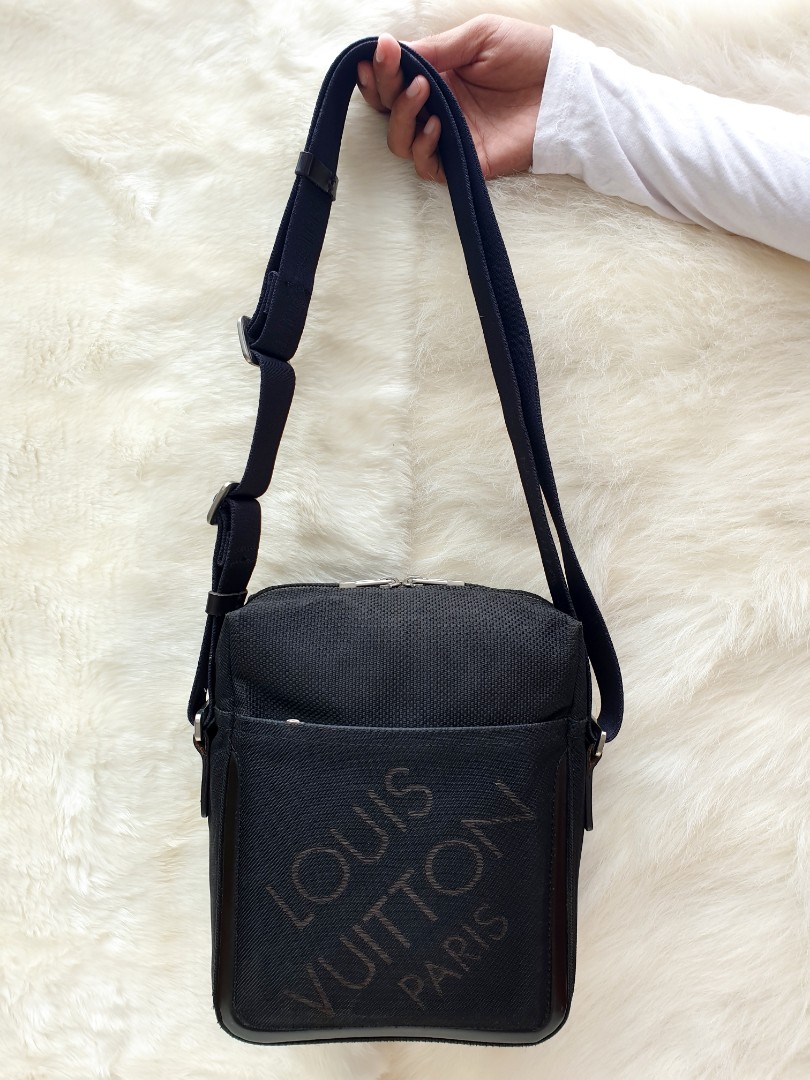 Tas slempang pria LV Louis vouitton original, Fesyen Pria, Tas