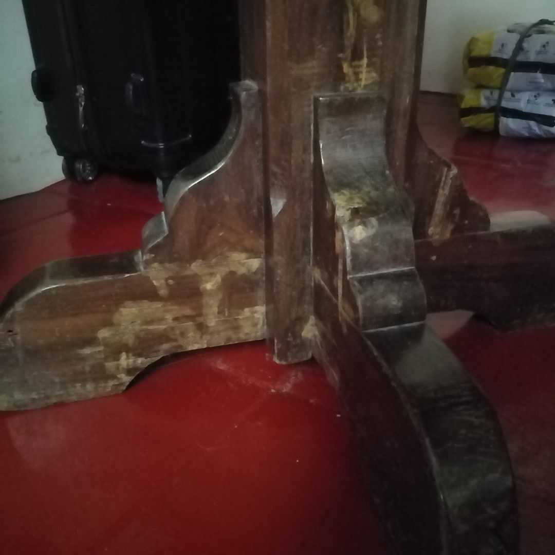 Molave, Antique Table on Sale! (Category: Tables & Sets) located in Marikina City. Submitted by jesus1smysavi0r (Listing ID 1204169223, Image 3). Description: Almost a century old display table Top glass included.