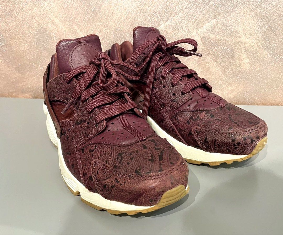 Nike air hotsell huarache maroon