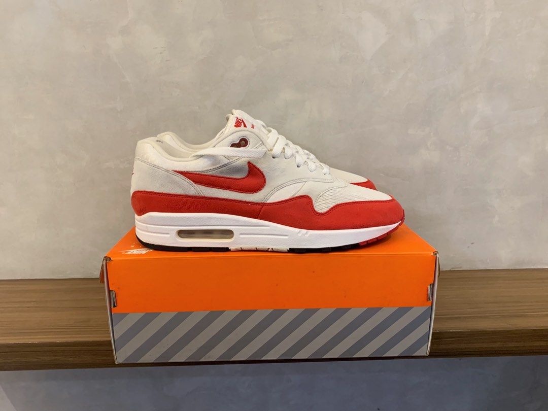 air max 1 anniversary red on feet