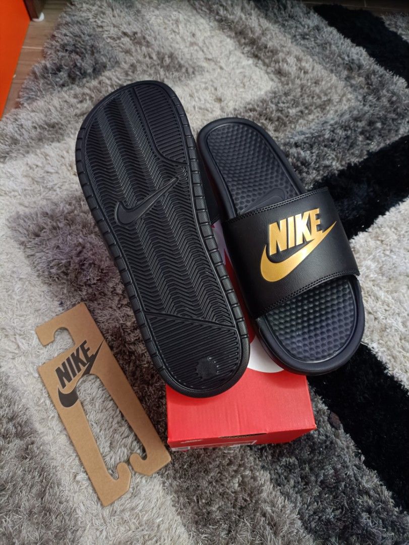 Nike slippers top gold logo