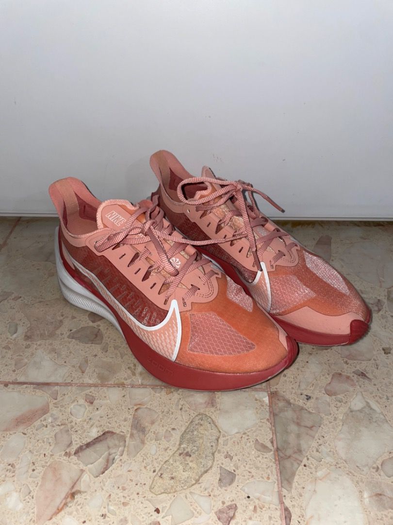 pink nike zoom shoes