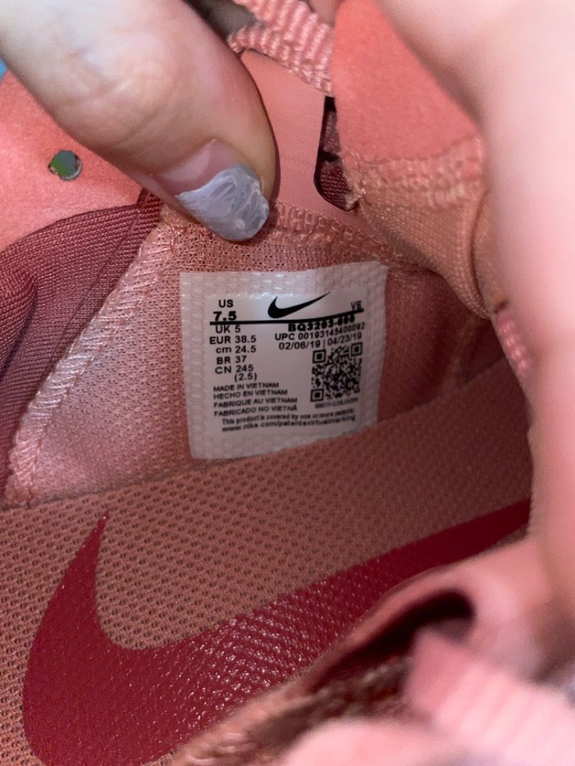 pink nike zoom shoes