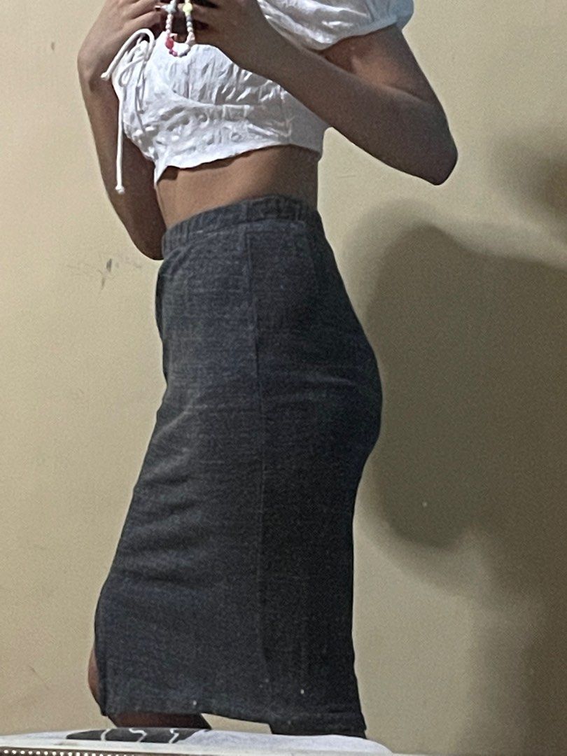 Pencil Skirt (Category: Skirts) located in San Marcelino. Submitted by ksooos (Listing ID 1204077346, Image 2). Description: 🥝 used twice 🥝 can fit up to s rfs: decluttering.