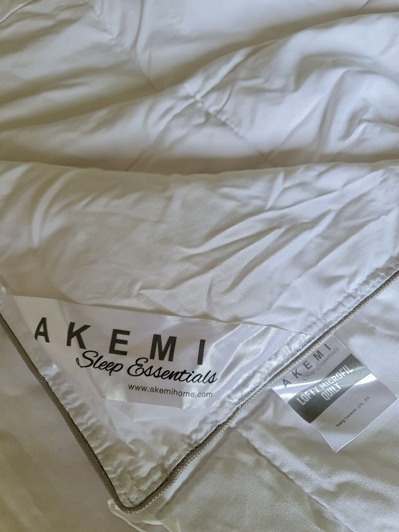 Quilt ( Akemi Luxe Alternative Down Quilt), Furniture & Home Living