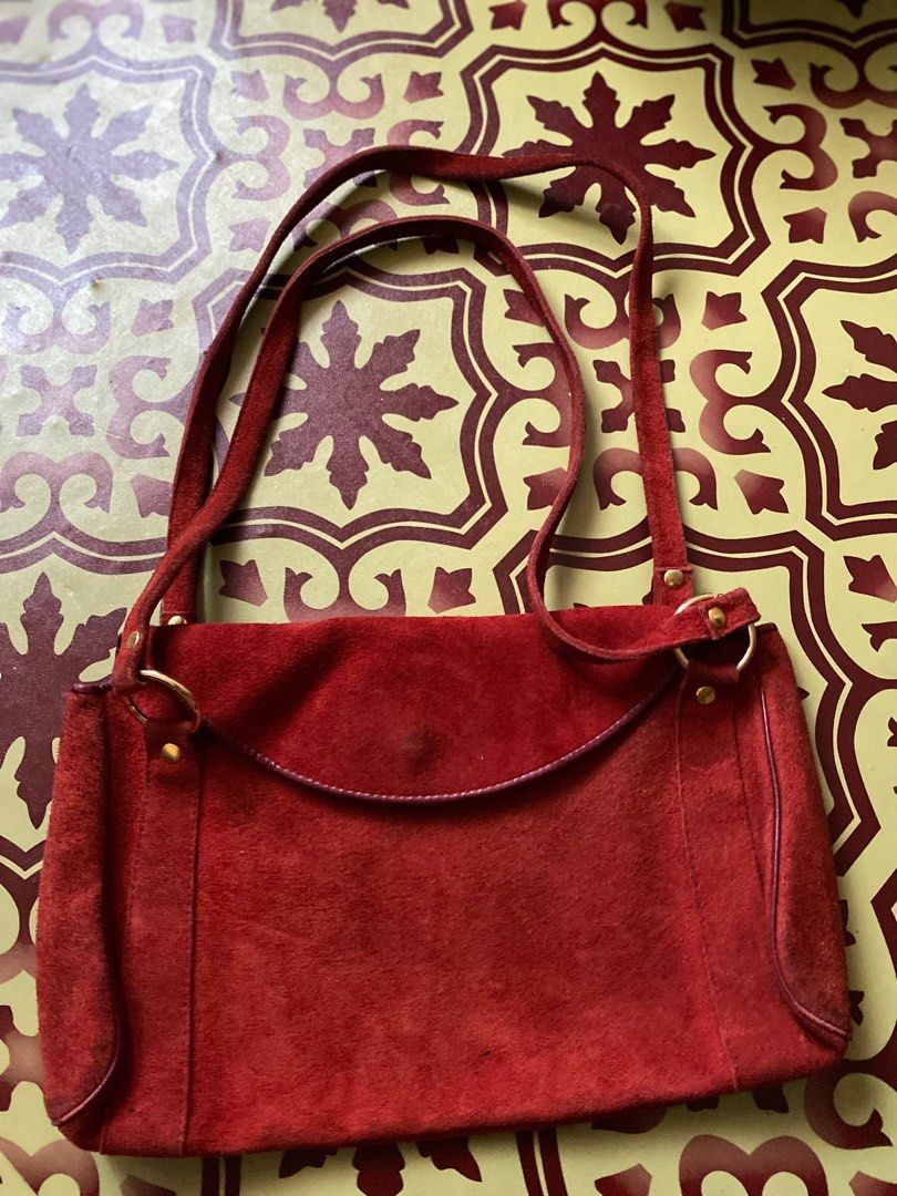 red vintage shoulder bag, Women's Fashion, Bags & Wallets, Shoulder