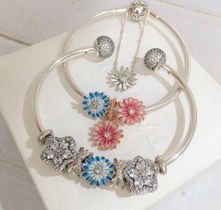 🌈SALE PANDORA AUTH DAISY FLOWER NECKLACE -1800/ OPEN BANGLE BRACELET WITH DAISY AND SNOWFLAKES CHARM SET- 8000/ SNAKE CHAIN BRACELET with BLUE AND PINK DAISY FLOWER SET-5000