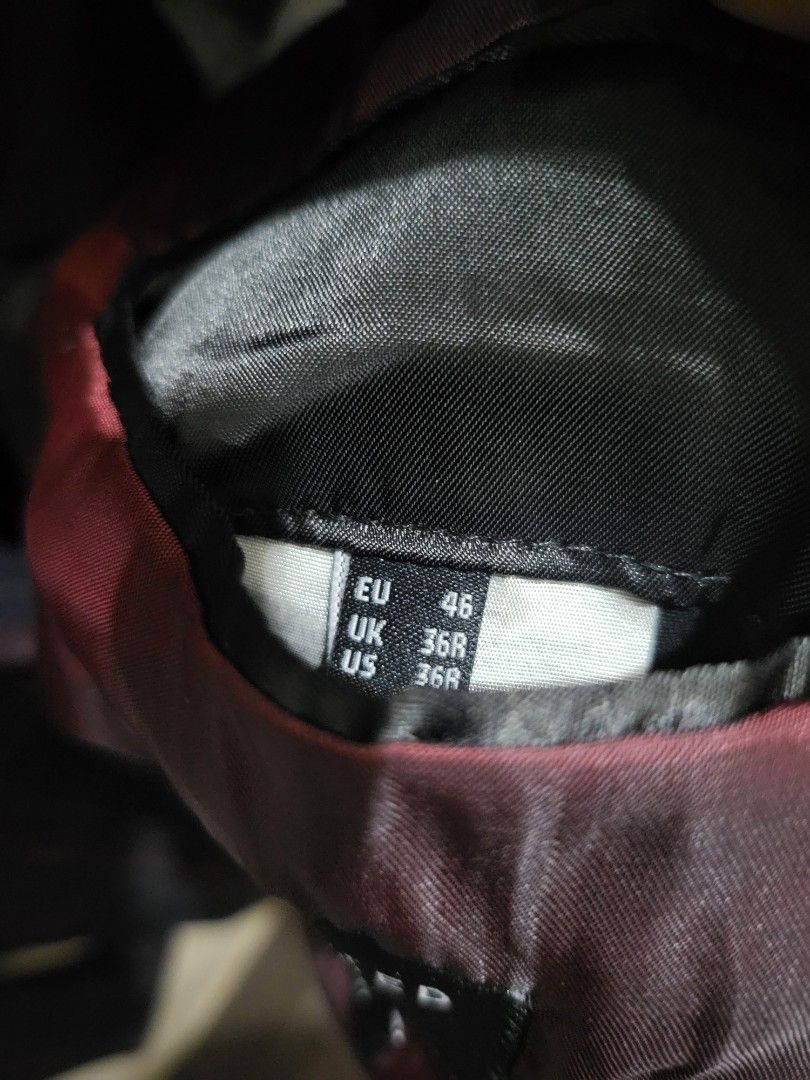 Selected Homme Plaid Suit (36R / Small) (Category: Coats, Jackets and Outerwear) located in Mandaluyong City. Submitted by philx (Listing ID 1204070949, Image 3). Description: Only worn once.