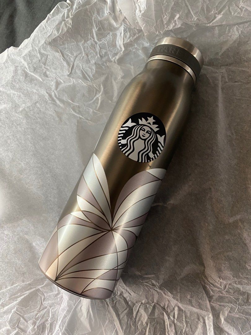 STARBUCKS Christmas 2022 Tumbler, Furniture & Home Living, Kitchenware &  Tableware, Water Bottles & Tumblers on Carousell