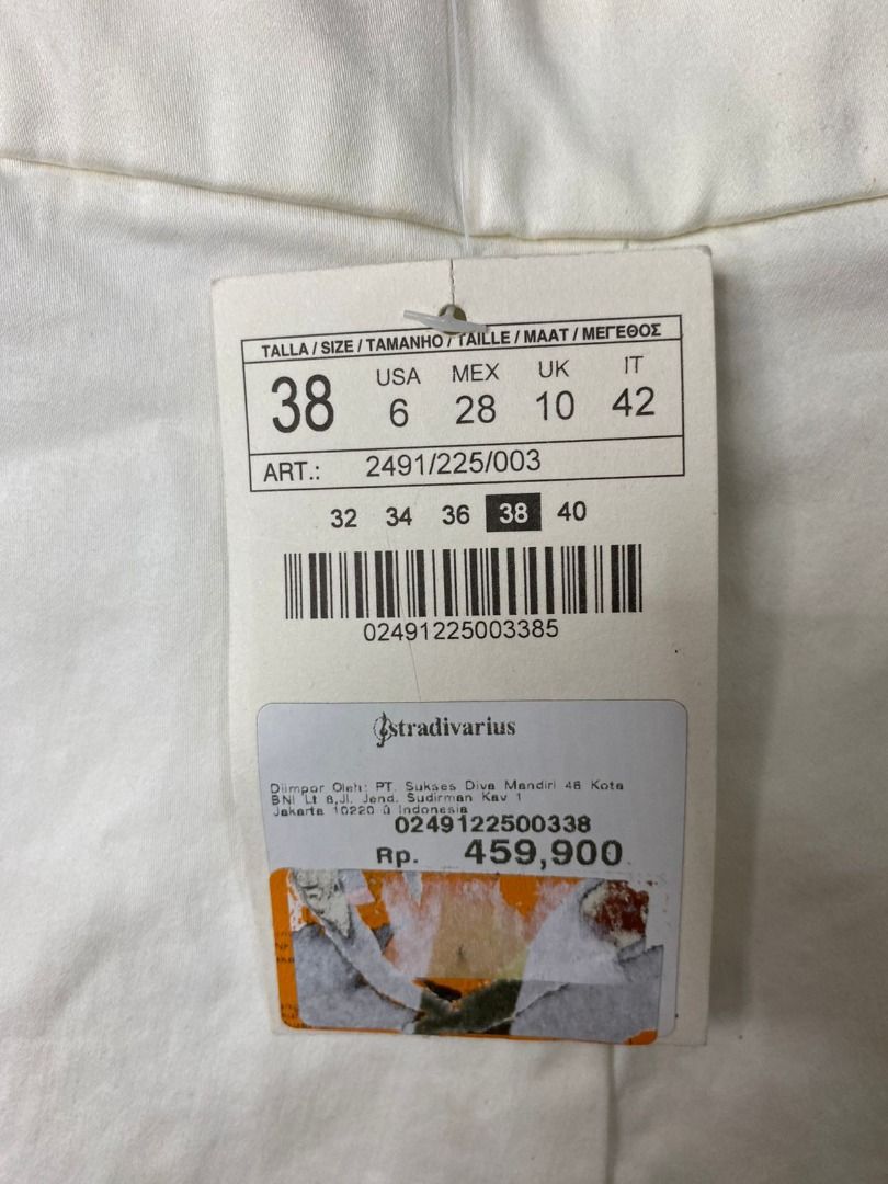 STRADIVARIUS WHITE SHORT PANTS