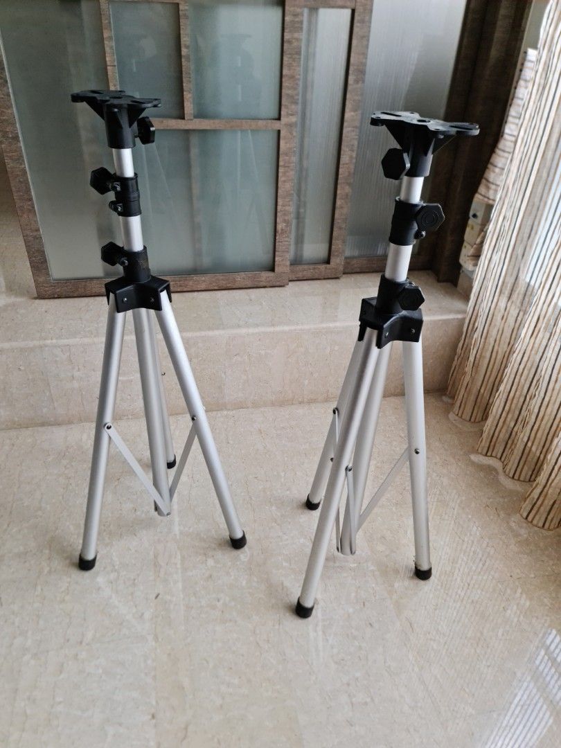 Extendable Max 2m Tall Tripod x2, Photography, Photography Accessories