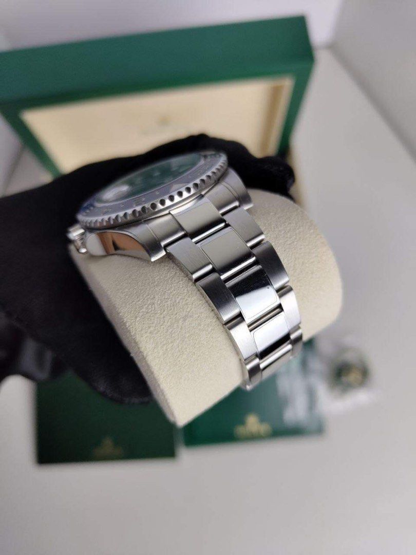 2018 Rolex GMT-Master II “Batman” (Category: Luxury Watches) located in Pasig City. Submitted by Watchaholics (Listing ID 1200475494, Image 2). Description: 2018 Rolex GMT-Master II “Batman” Ref # 116710BLNR 9/10 condition Complete Set P920,000.