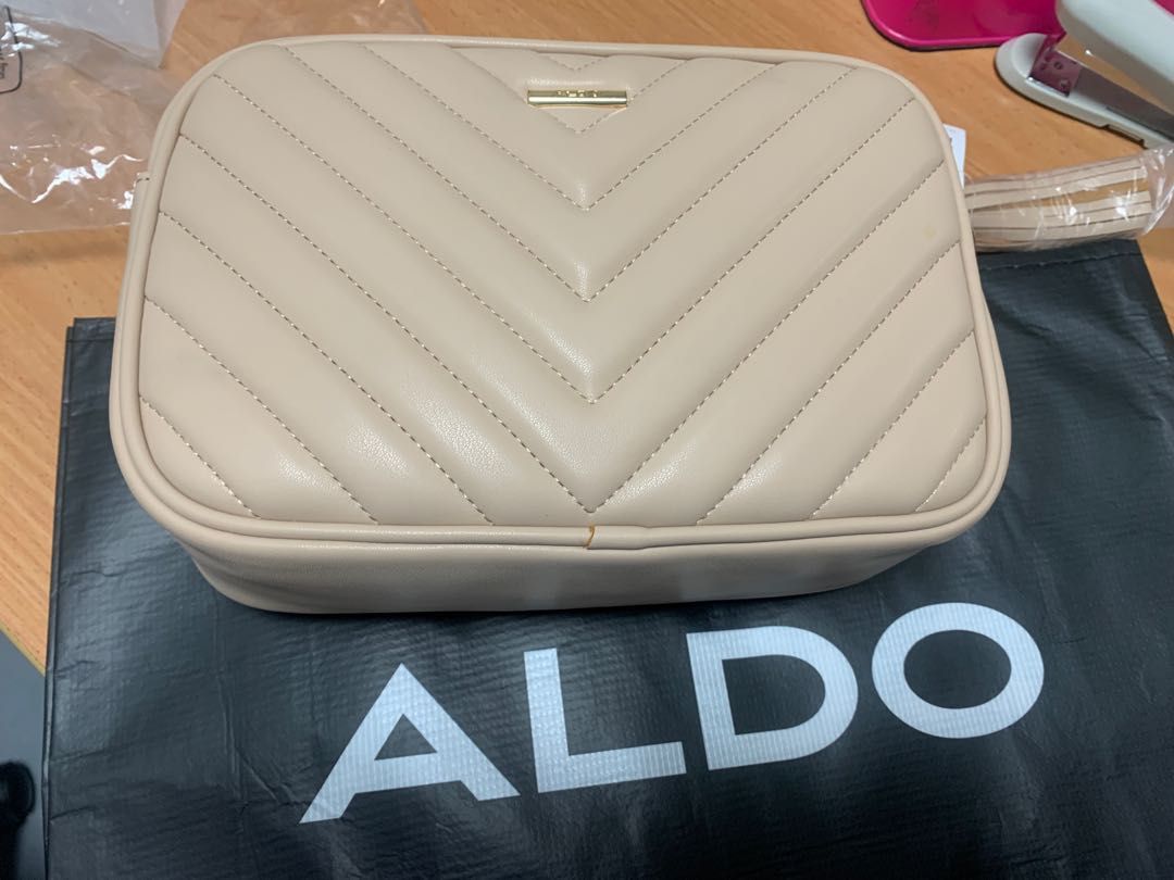 ORIGINAL Aldo sling bag (Category: Shoulder Bags) located in Pasig City. Submitted by lizzy_ph (Listing ID 1200545090, Image 2). Description: Brand New with tag (bought from Canada).