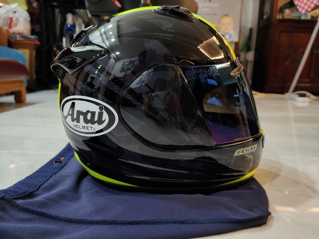 Arai Helmet (Category: Motorcycle Accessories) located in Singapore. Submitted by swiftbatteryspecialist (Listing ID 1200548514, Image 2). Description: condition 10/10. original arai helmet. only arai bag. self collect at Paris ris.