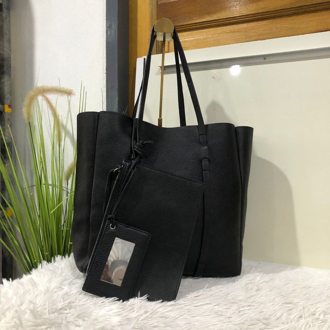 Balenciaga everyday m leather tote online