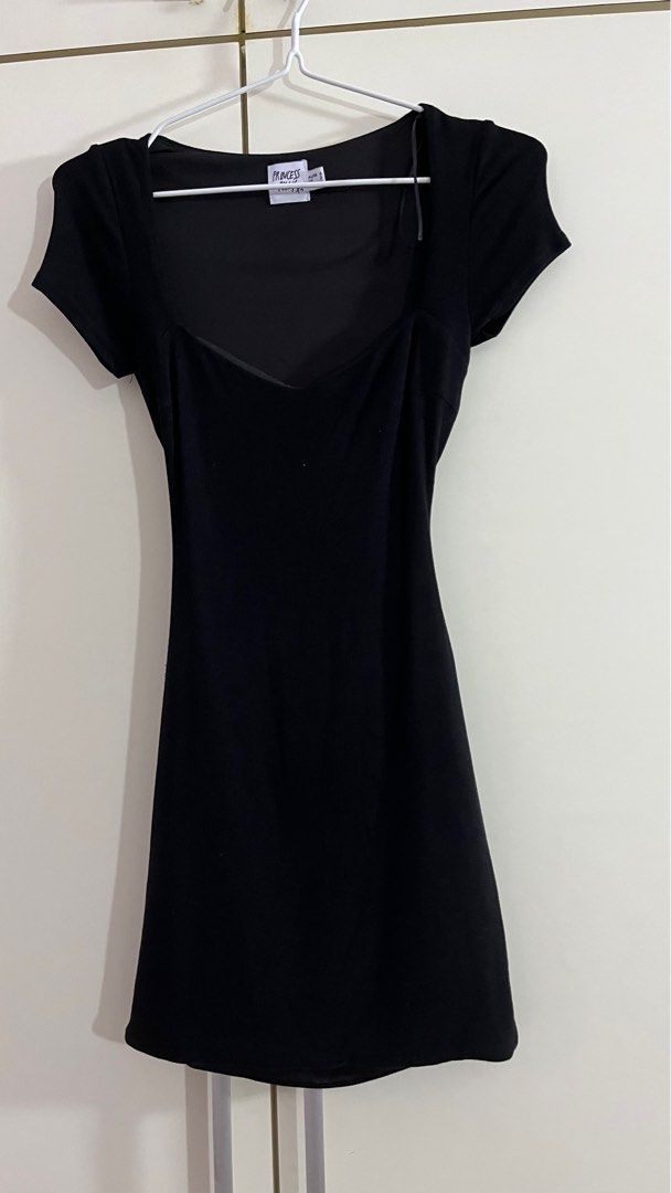 Dress with accent open back black