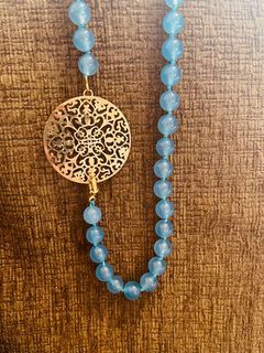 BN semi gemstone crystal blue beaded gold toned filigree pendant necklace