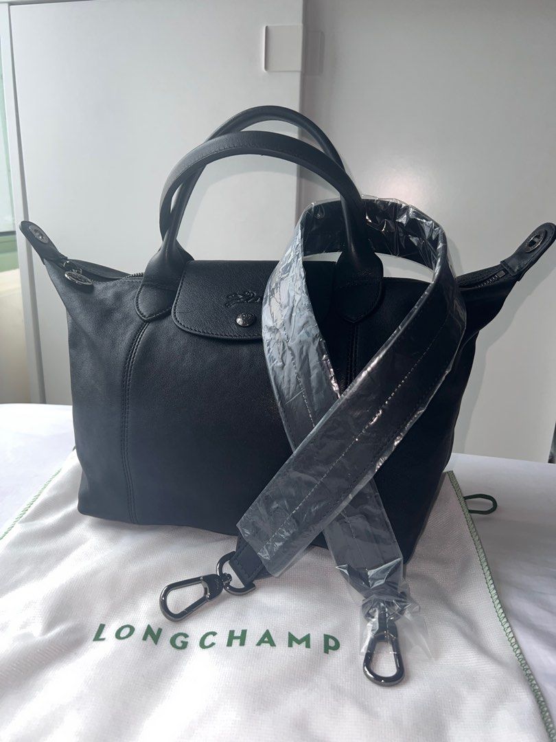Brandnew LongChamp Le Pliage Cuir Leather (Category: Luxury Bags & Wallets) located in Quezon City. Submitted by jianicestuff (Listing ID 1200428148, Image 1). Description: Le Pliage Cuir Leather Black color Small size Complete with receipts and dustbag. RFS: Kept unused.
