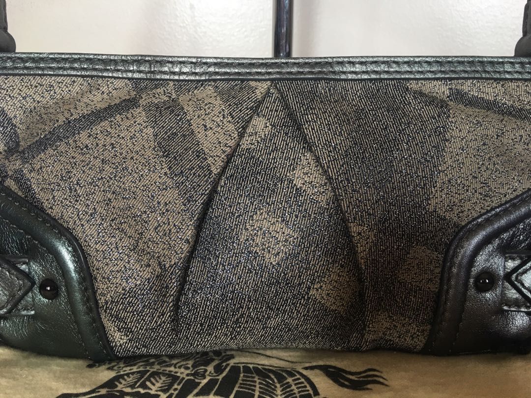 Cnqinchoqin hotsell burberry bag