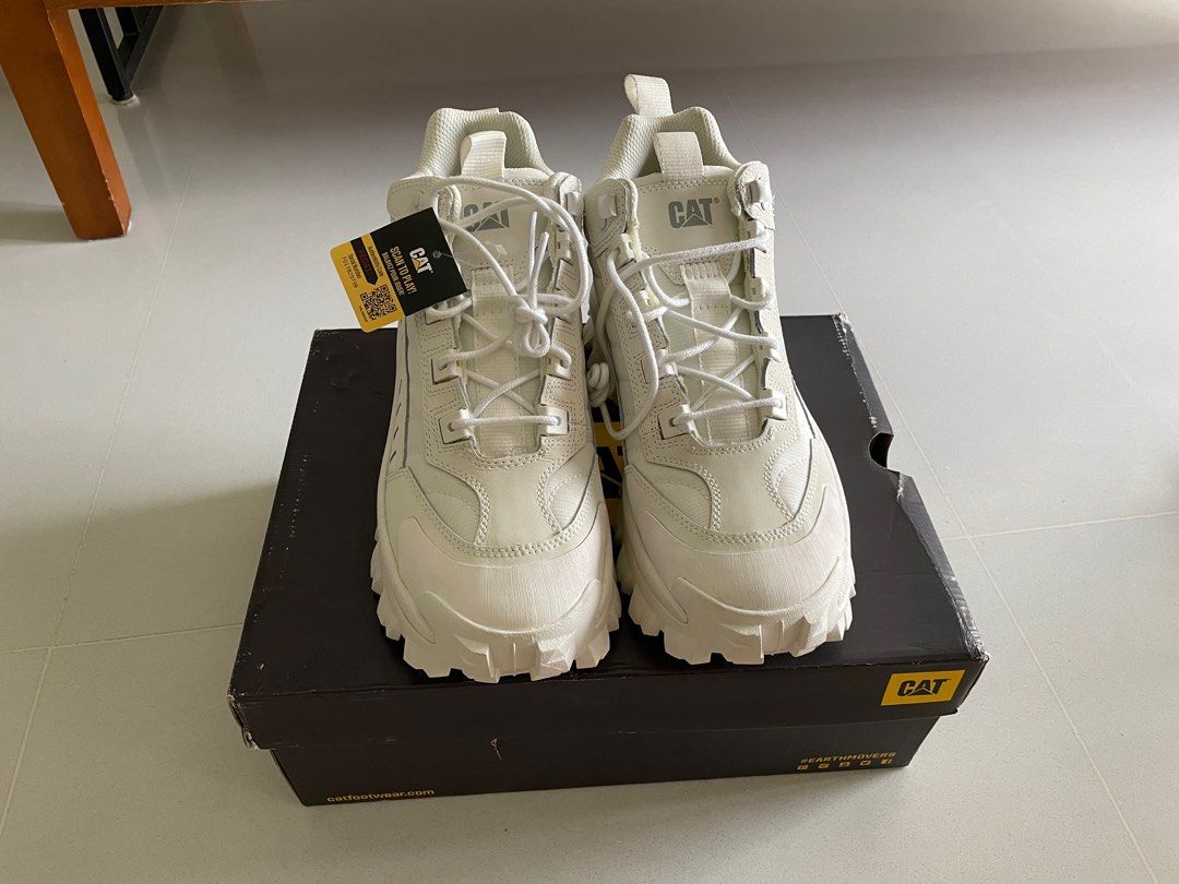 Cat Intruder Mid Lace up Hiking Boots in White, Sports Equipment