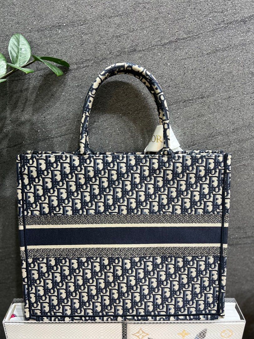 Christian dior sales embroidered bag