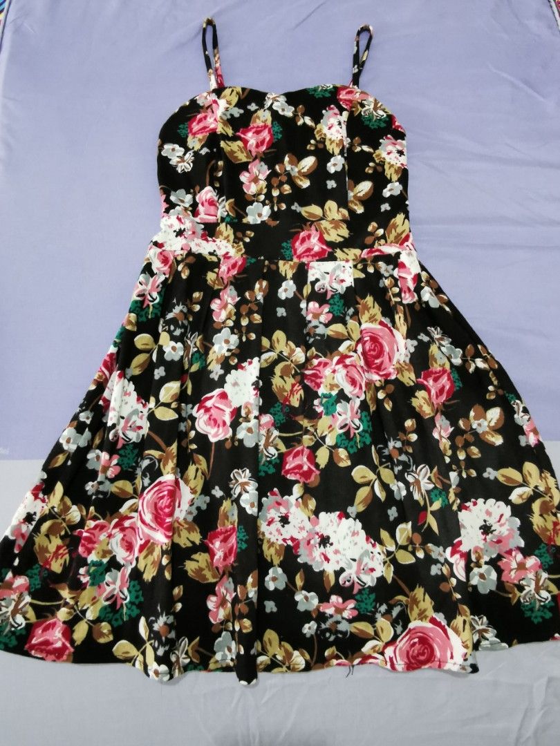 Coachella/Bohemian (Boho) Dress (Category: Dresses) located in Imus. Submitted by mykival (Listing ID 1200453636, Image 2). Description: Coachella/Boho Themed dress 🧡 *Only used once *Inlove with this dress, with bright and bold floral prints, perfect for evening parties 🎉 *For size reference: Owner is 5'2, 45kg.