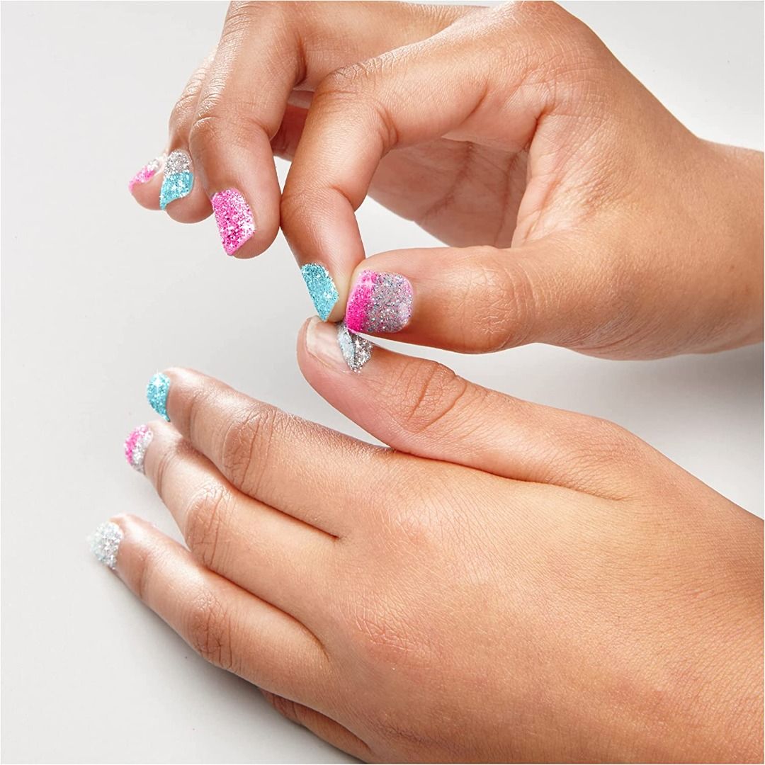 Cool Maker GO GLAM Glitter Nails DIY Activity Kit (Category: Hands & Nails) located in Quezon City. Submitted by bluebellaonlineshop (Listing ID 1200493395, Image 3). Description: ● Recommended for ages 8 and up ● DESIGN 5 GLITTER MANICURES: This nail kit has everything you need to create 5 glittery manicures, including 6 colors of glitter, nail art decals and a nail file. Mix and match glitter to express your style! ● NO NAIL POLISH NEEDED: Appl