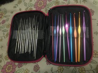 CROCHET HOOKS WITH PINK LEATHER POUCH (22pcs)