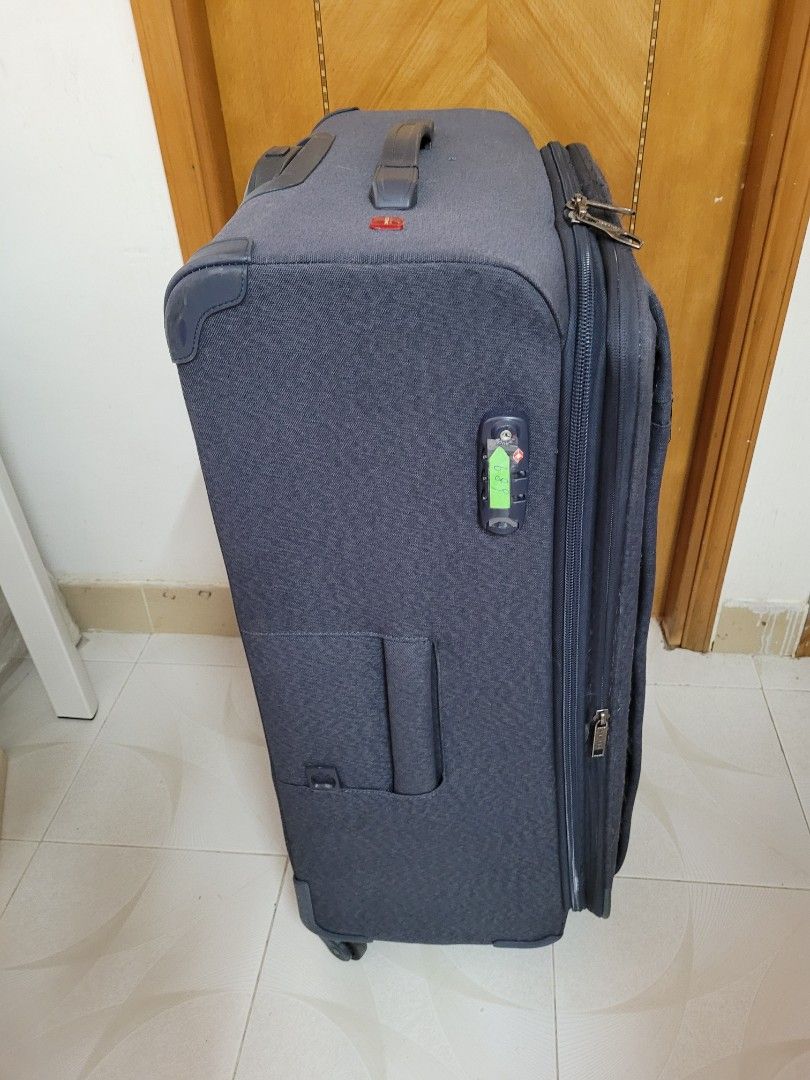 DELSEY 32 INCH Luggage, Four wheel ,3235kilos, 興趣及遊戲, 旅行, 旅遊 行李箱