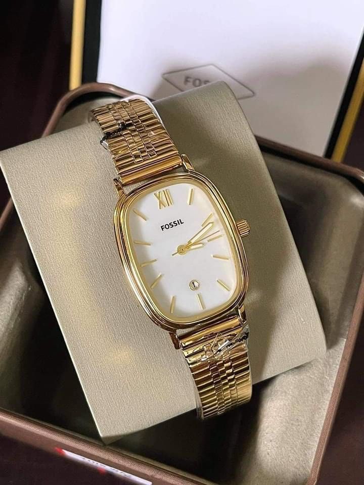 FOSSIL MESH STRAP GOLD WHITE DIAL AUTHENTIC WATCH Women s Fashion Watches Accessories Watches on Carousell