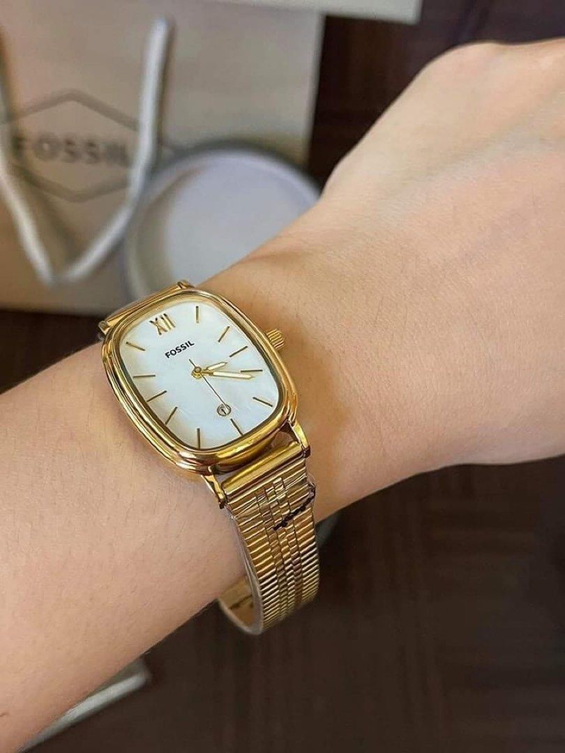 FOSSIL MESH STRAP GOLD WHITE DIAL AUTHENTIC WATCH Women s Fashion Watches Accessories Watches on Carousell