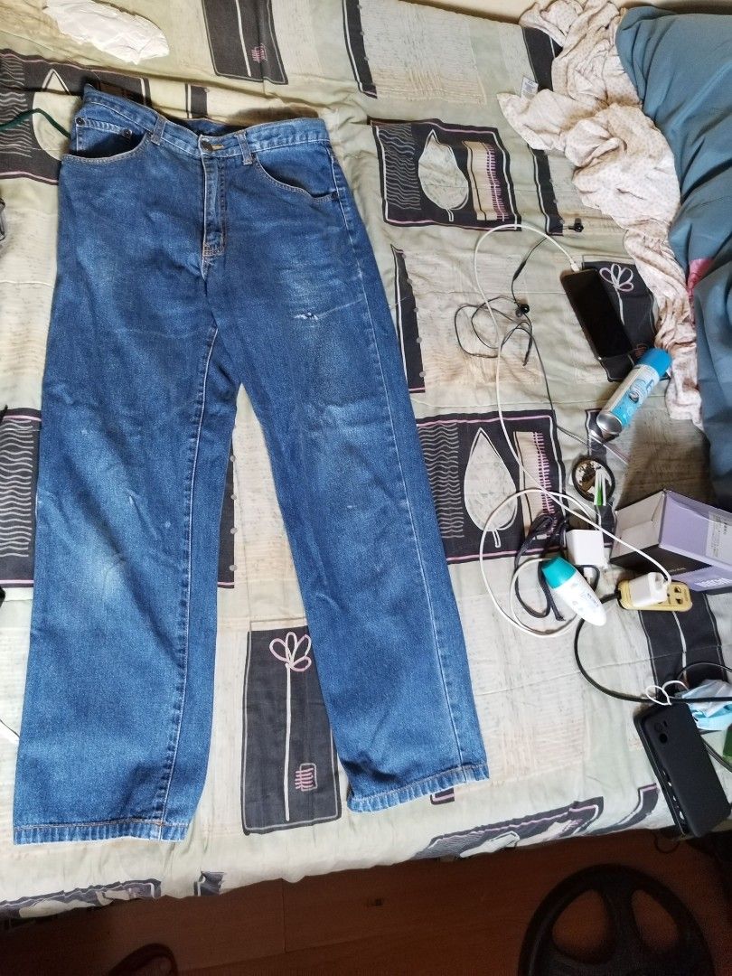 Giordano Jeans (Category: Jeans) located in Quezon City. Submitted by phiten8120 (Listing ID 1200464674, Image 1). Description: Size 30 RFS: Masikip sa akin Leg Opening 7.5 Sakto sa 5'8 to 5'9 ang height 350 Pesos Location: Fairview, QC.