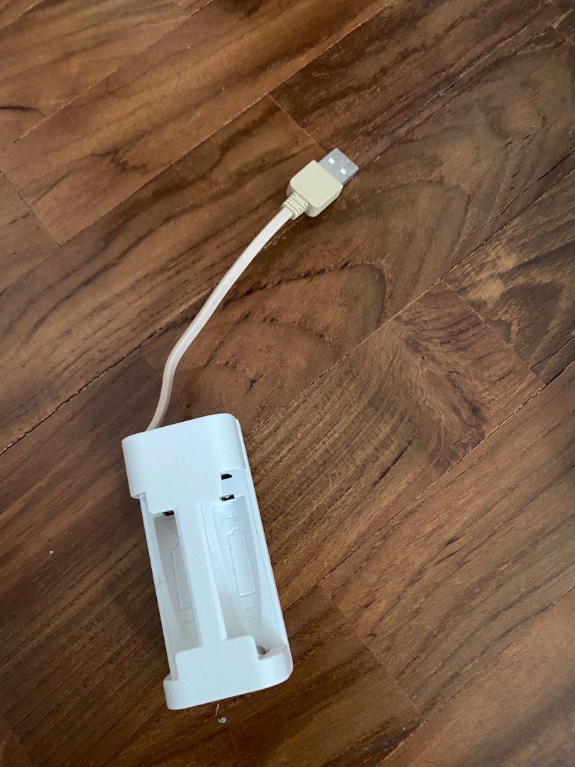 Ikea small battery charger, Computers & Tech, Parts & Accessories