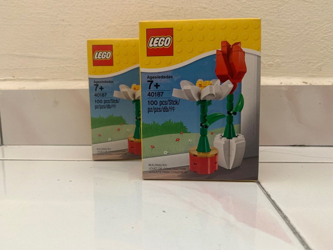 Lego flower display 100 piece set top