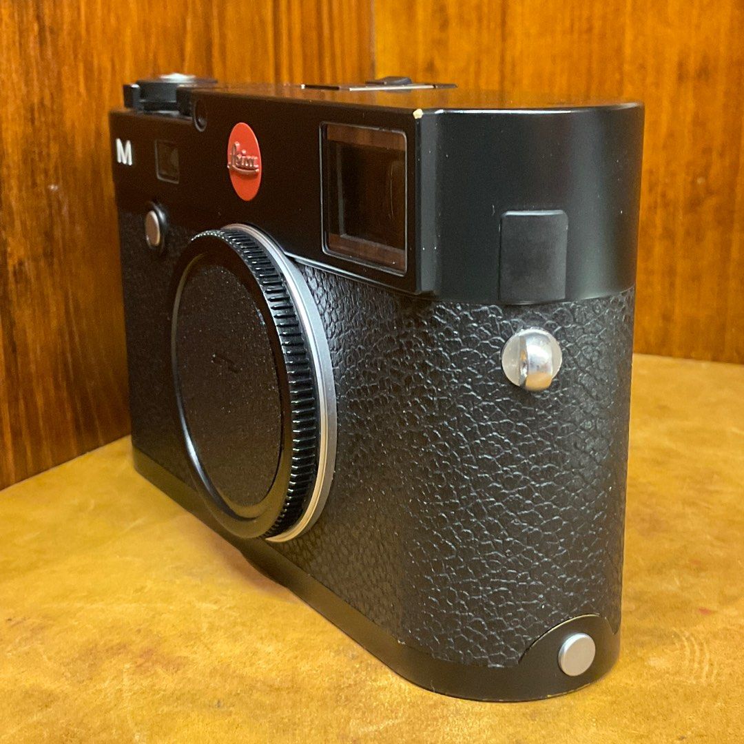 leica-m240-4702589-with-one-battery-and-charger-only-photography