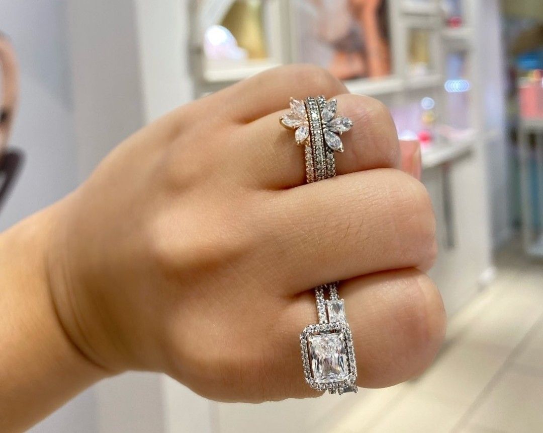 Sparkling halo shop ring pandora