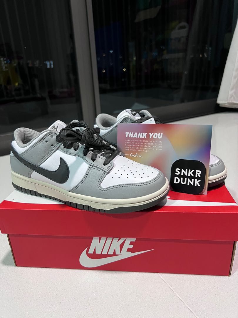 Nike WMNS Dunk LowWhite Light Smoke Grey発売日2022年11月23日