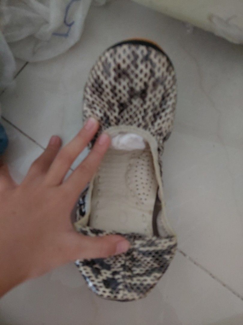 Real snake skin shoes Women s Fashion Footwear Flats on Carousell