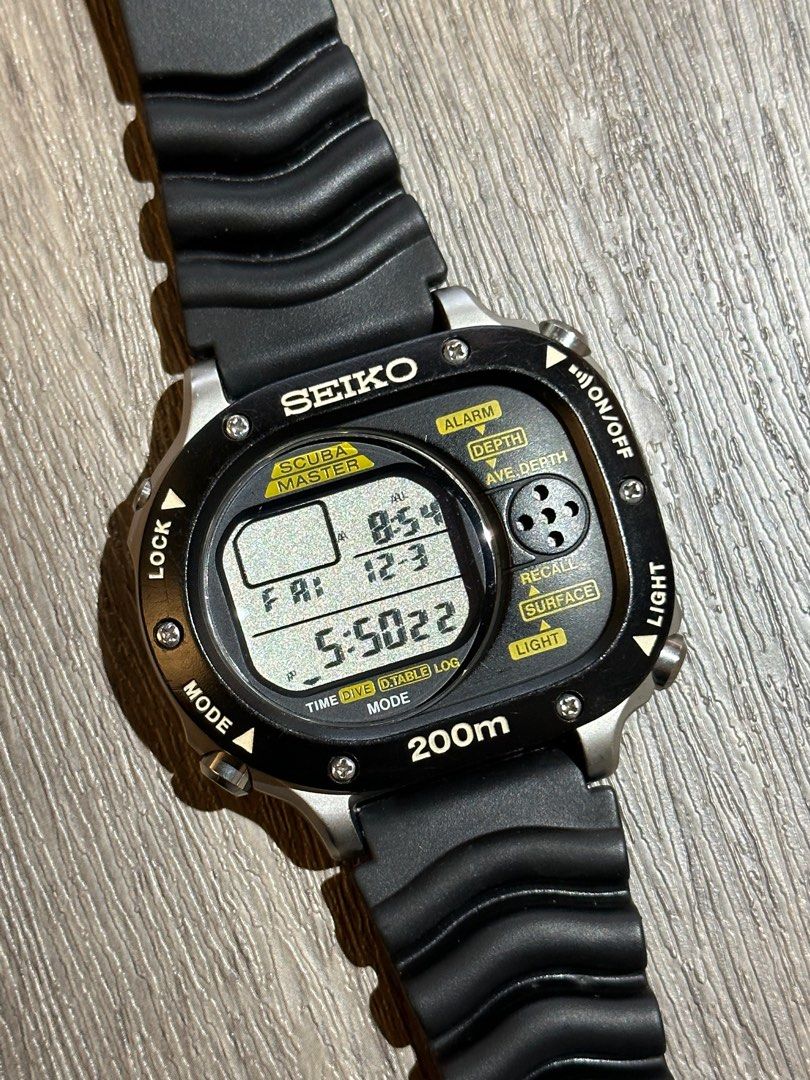 SEIKO M726 中古二手seiko Scuba Master Quartz M726-5A10 m726-5a10 200m 潛水電腦精工,  男裝, 手錶及配件, 手錶- Carousell