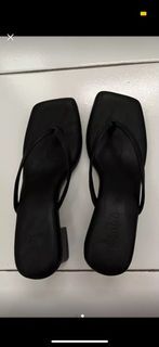 Sendal Heels Hitam