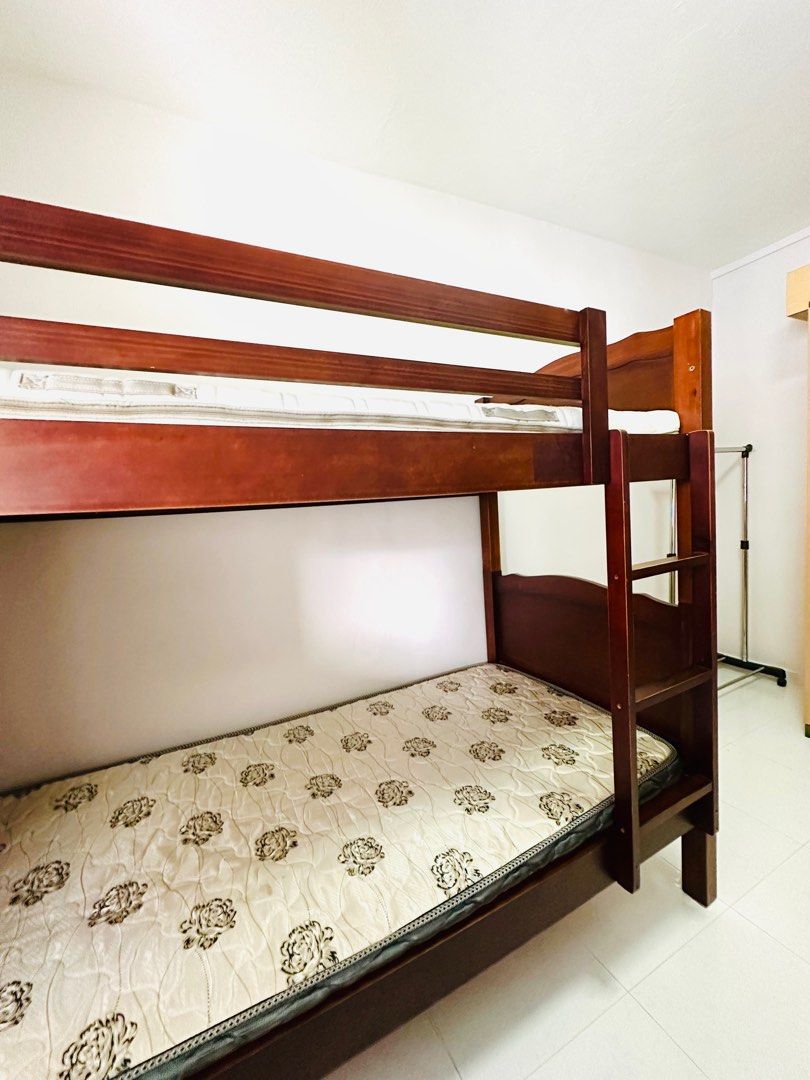 Solid wood bunk bed convertible into 2 single beds with two mattress