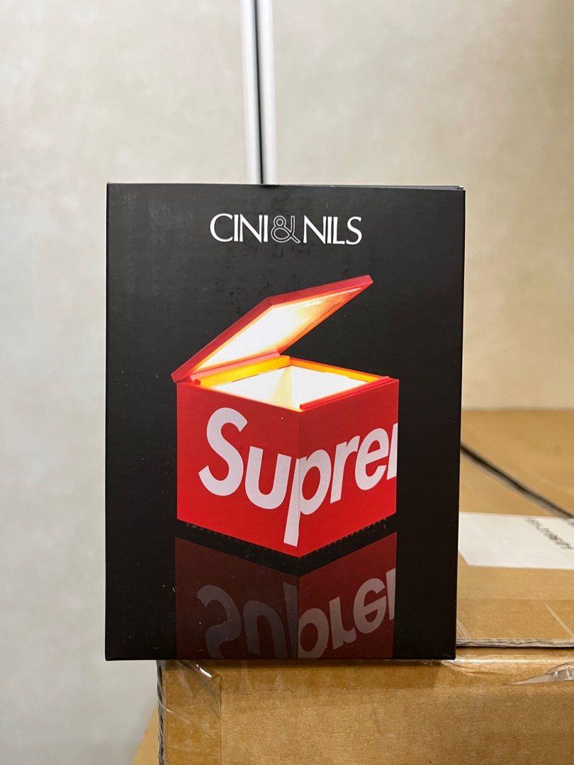 SUPREME CINI & NILS CUBOLUCE TABLE LAMP (2021SS), 男裝, 手錶及配件