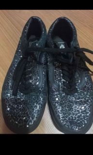 Vans sneakers shoes good as new d n kasya ilng beses lng ngamit