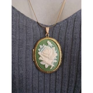 Victorian Rose Green Locket Gold Plated 40mm Cameo Jewelry Necklace